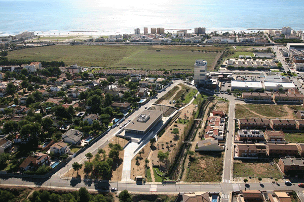 Biblioteca y escuela de adultos.Cunit, Tarragona, España.