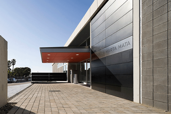 Biblioteca y escuela de adultos.Cunit, Tarragona, España.