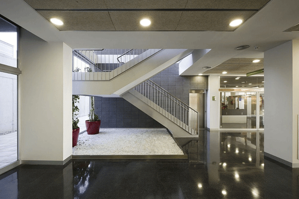 Biblioteca y escuela de adultos.Cunit, Tarragona, España.
