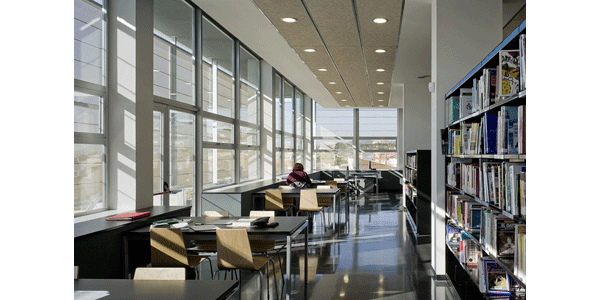 Biblioteca y escuela de adultos.Cunit, Tarragona, España.