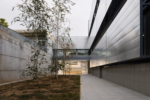 Ampliación y reforma escuela primaria. Sant Pedor, Barcelona, España.