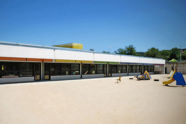 Centro de educación infantil y primaria. Palafurgell, Girona, España.